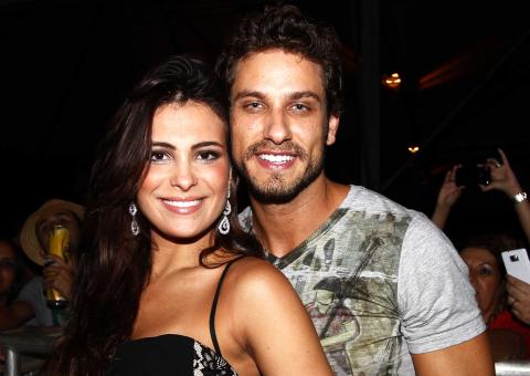 Ex-BBBs Kamilla e Eliéser curtem festival Carnabeirão 2013